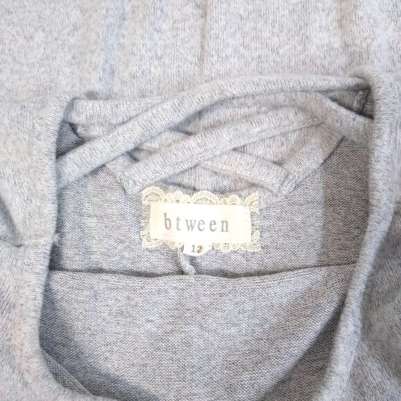 BTWEEN Size 12 Women's (Chest 32") Knit Long Sleeve Lattice Design Behind Neck - Picture 3 of 5